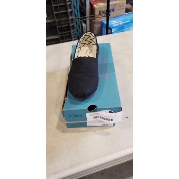 AS NEW TOMS CLASSIC CANVAS WOMANS BLACK SHOES. SIZE 7 US