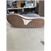 Image 5 : AS NEW CLARKS COLLECTION BREEZE GLIDE CHUKKA WOMANS BOOT. SIZE 10 US M