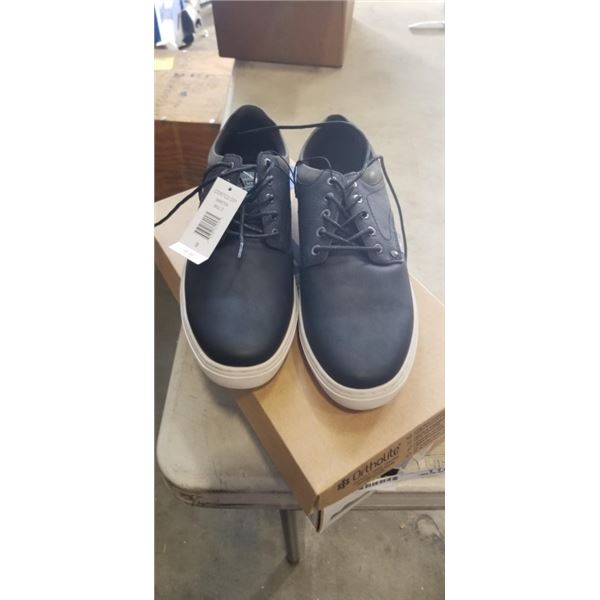 AS NEW STEVE MADDEN ORTHOLITE MENS BLACK  SHOES. SIZE 9 MENS US
