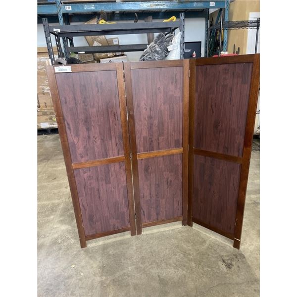 WOODEN ROOM DIVIDER