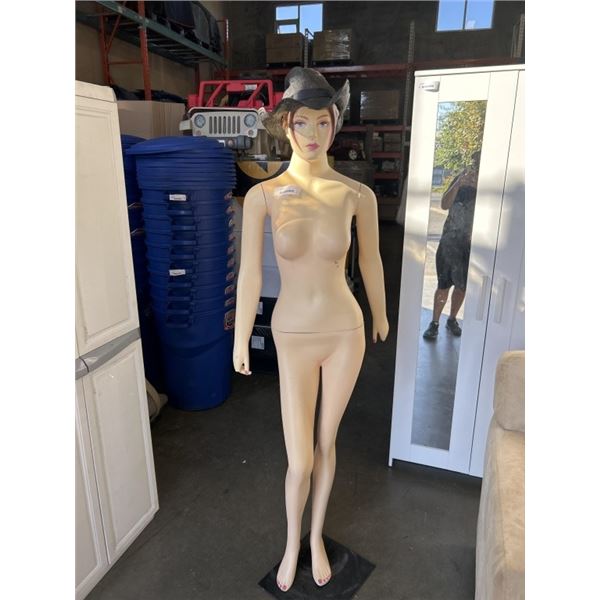 LADIES MANNEQUIN