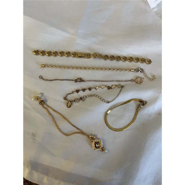 GOLD TONE LINKS BRACELETS