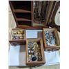 Image 2 : VINTAGE MUSICAL JEWELRY BOX W/ LOTS OF JEWELRY CONTENTS
