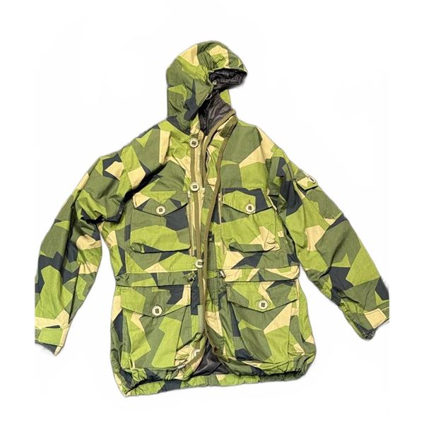 Swedish M90 Camouflage Military Field Jacket, Large, Hooded, Multiple Pockets
