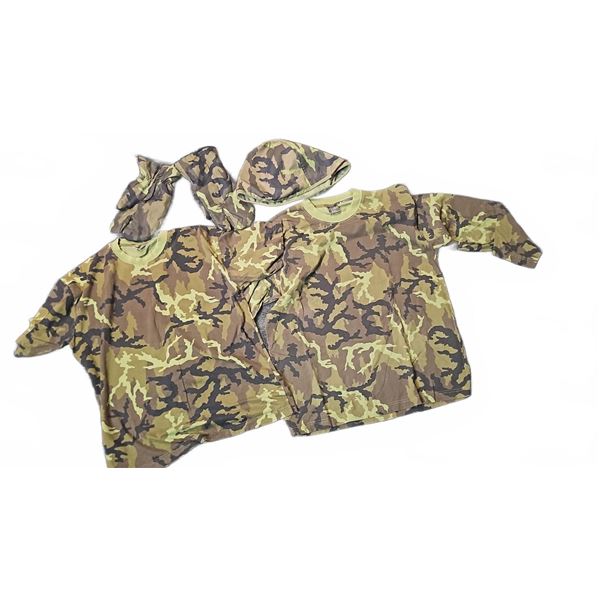 XXL Camouflage Hunting Clothing Set with Long Sleeve Shirts and Two Hoods