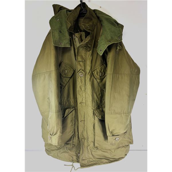 Canadian Army Cold Weather Parka - LARGE w/Liner