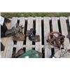 Image 3 : Selection of hooks and pulleys