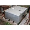 Image 4 : Aluminum fuel tank, 26"h x 33"w x 14"d