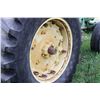 Image 13 : John Deere 4020 tractor, fitted with cab. and 158 loader with bucket. Showing 7966.7 hours. Running 