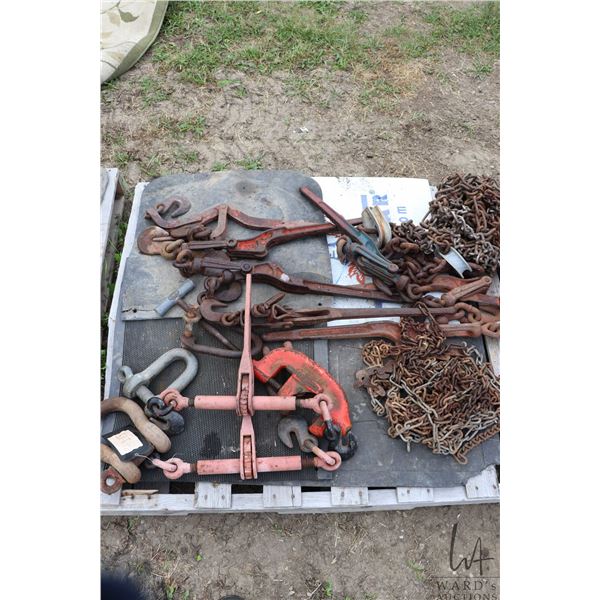 Selection of binders, shackles, tire chains etc.