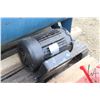 Image 6 : 230/460 three phase twin cylinder air compressor, includes extra motor, not tested