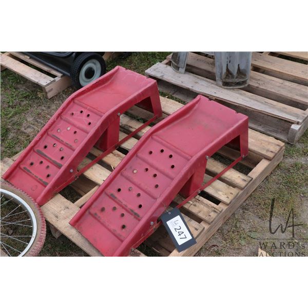 Pair of metal vehicle ramps