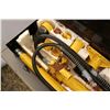 Image 3 : Power Fist hydraulic Port-Power in metal case