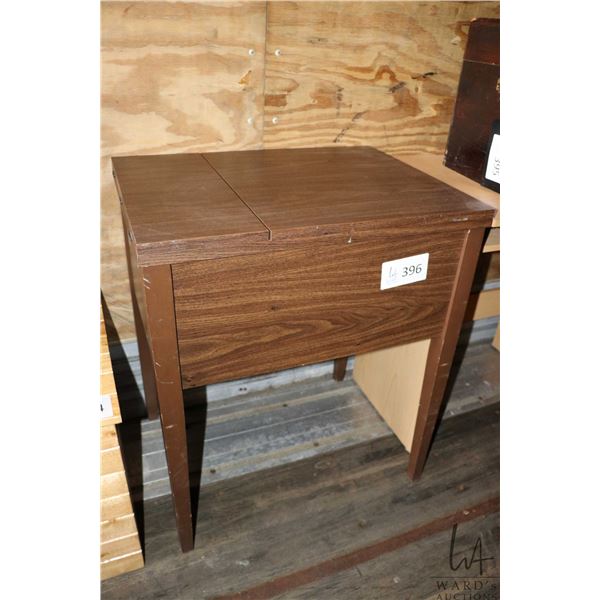 Sewing machine cabinet