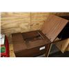 Image 2 : Sewing machine cabinet