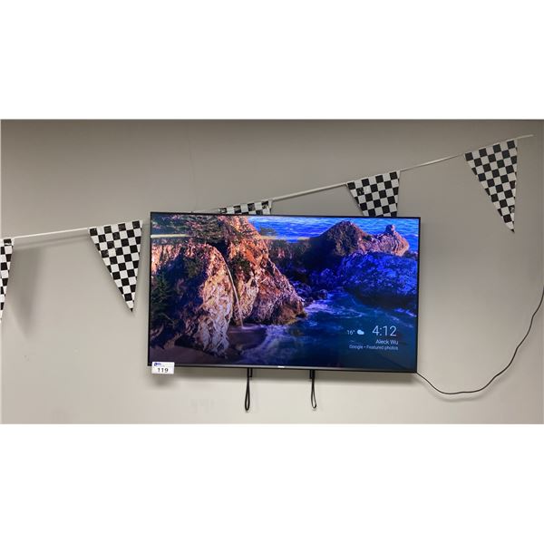 HISENSE 55" SMART TV WITH WALL MOUNT *NO REMORE*