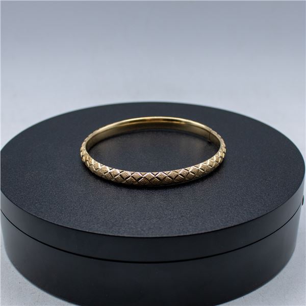 RADIANT 10K YELLOW GOLD HOLLOW DOMED HINGED BANGLE