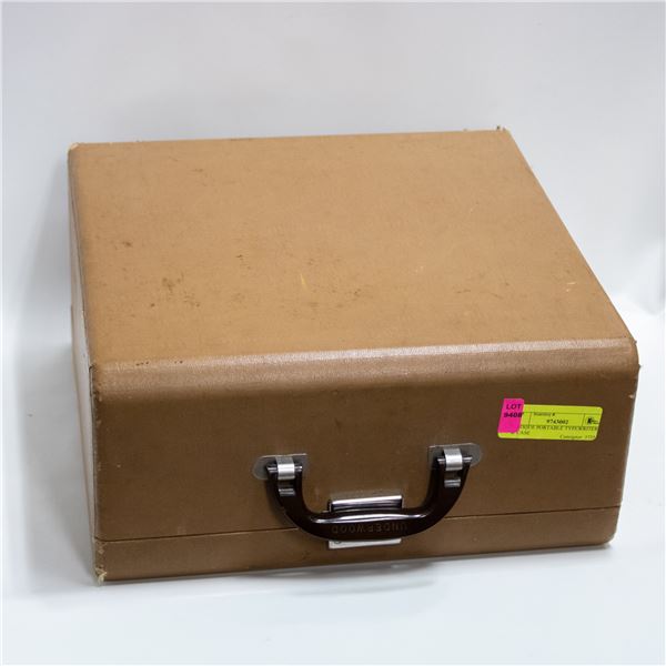 ANTIQUE PORTABLE TYPEWRITER W CASE