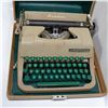 Image 2 : ANTIQUE PORTABLE TYPEWRITER W CASE