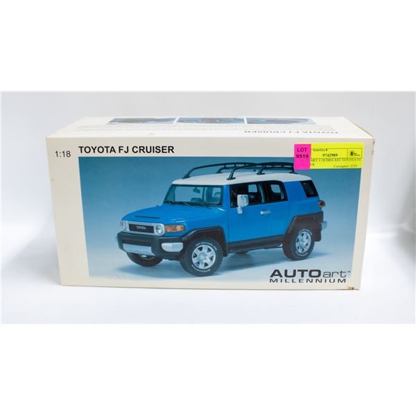 AUTO ART 1:18 DIECAST TOYOTA FJ CRUISER