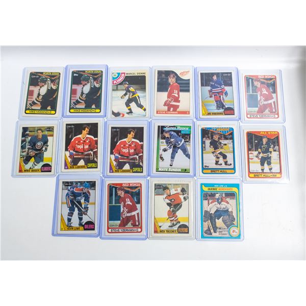 LARGE LOT VINTAGE STAR HOCKEY CARDS