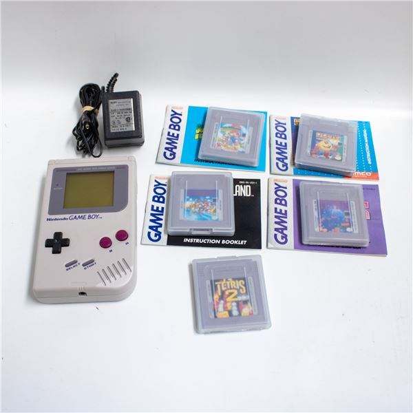 ORIGINAL 1989 NINTENDO GAME BOY WITH 2 MARIO