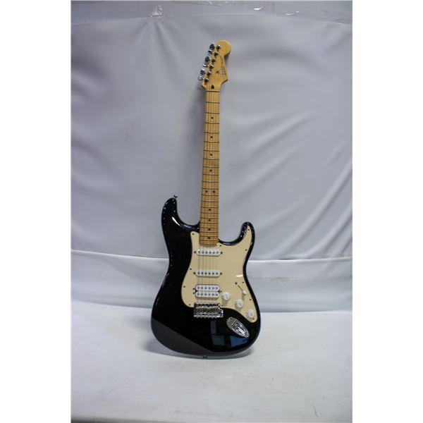 FENDER STRATOCASTER GUITAR MEXICO BLACK W CASE