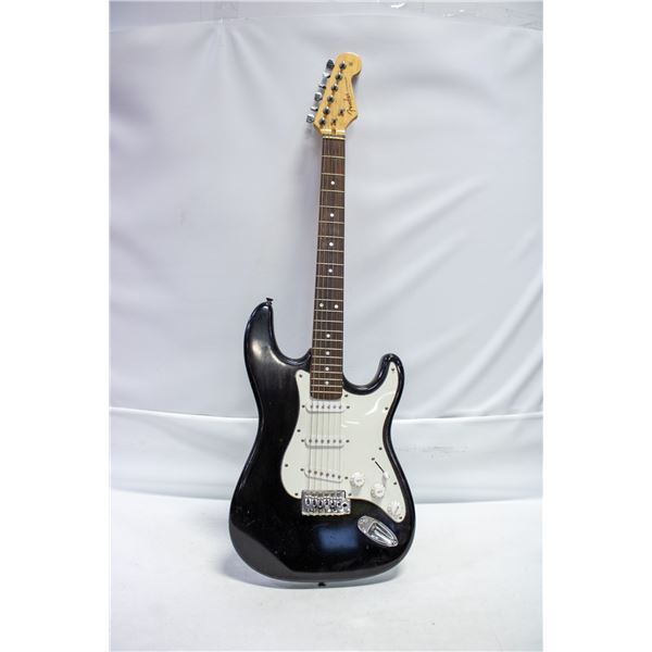 FENDER STRATOCASTER GUITAR MEXICO BLACK W CASE