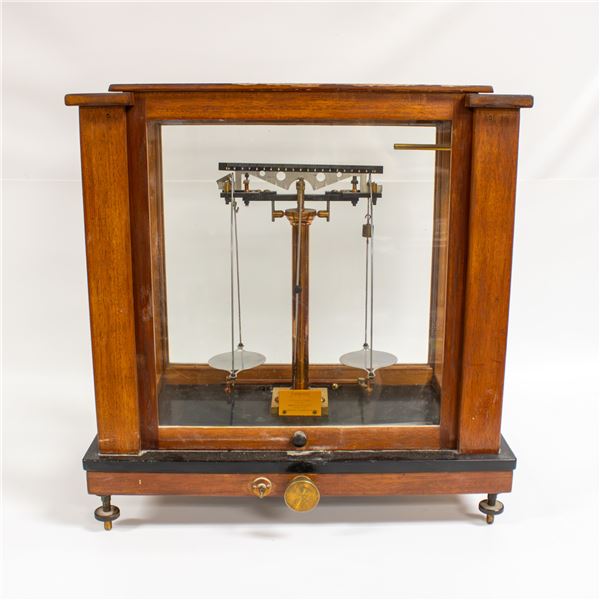 ESTATE CASED ANTIQUE PHARMACISTS SCALE