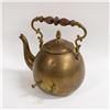 Image 6 : ESTATE ANTIQUE BRASS TILTING KETTLE/TEAPOT