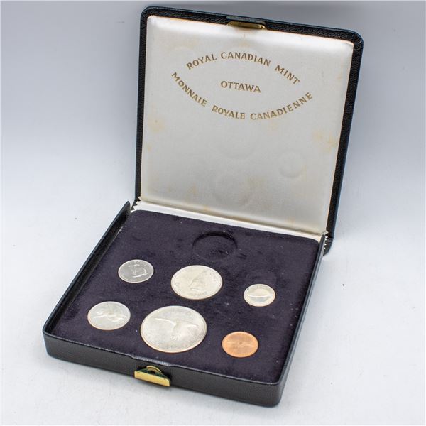#5249-THE OLD COMMEMORATIVE CANADA SET IN ORIGINAL