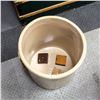 Image 3 : 10 GALLON CROCK WITH LID