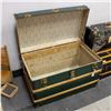 Image 4 : VINTAGE STEAMER TRUNK GREEN SLAT W/ BRASS