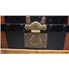 Image 4 : BARNUM, MINNEAPOLIS  FLAT-TOP STEAMER TRUNK