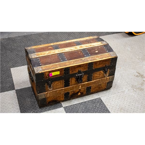 VINTAGE STEAMER TRUNK WOODEN SLAT TRUNK W/ BLACK