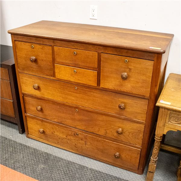 VINTAGE MID-CENTURY OAK CHEST OF DRAWERS