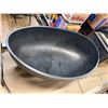 Image 2 : Black Modern Wave-Shaped Freestanding Bathtub 70.5" x 44" x 20"H