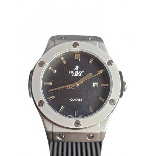 Hublot Geneve Replica Quartz Watch with Black Dial, Date Display, and Rubber Strap