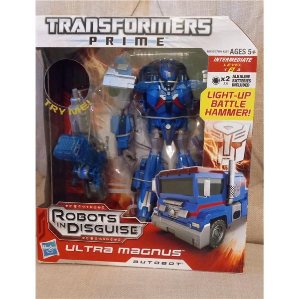 Transformers Prime: Robots in Disguise Voyager Class Ultra Magnus