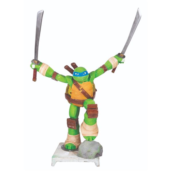 A Teenage Mutant Ninja Turtles Leonardo Statue.