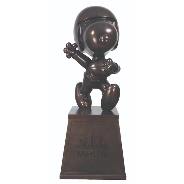 A MetLife Stadium Snoopy Statue.