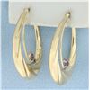 Image 2 : Amethyst Oval Hoop Earrings in 14k Yellow Gold
