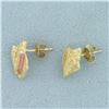 Image 2 : Enamel Conch Shell Earrings in 14k Yellow Gold