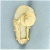 Image 3 : Vintage Large Animal Tooth Pin in 10k Yellow Gold