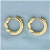 Image 2 : Twisting Design Hoop Earrings in 14k Yellow Gold