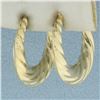 Image 1 : Twisting Design Hoop Earrings in 14k Yellow Gold