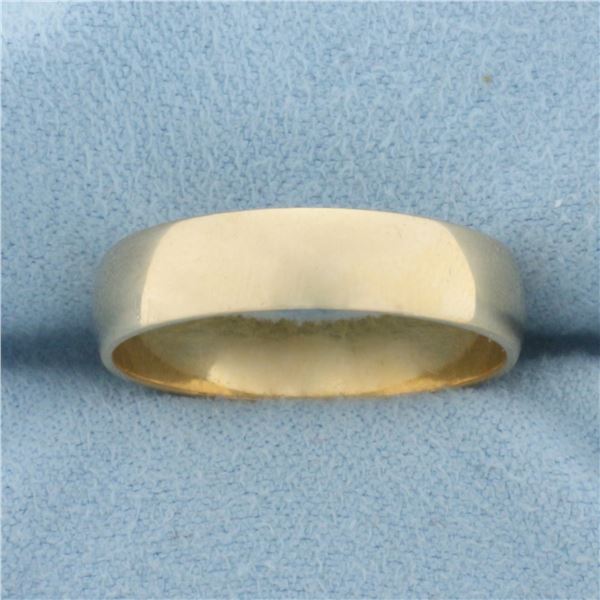 Mens Traditional Wedding Band Ring in 14K Yellow Gold