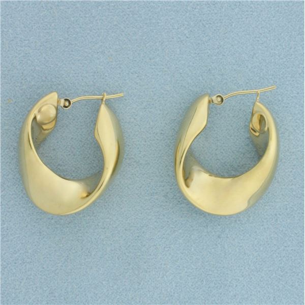Twisting Hoop Earrings in 14k Yellow Gold