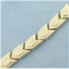 Image 2 : Italian Chevron Link Bracelet in 10k Yellow Gold