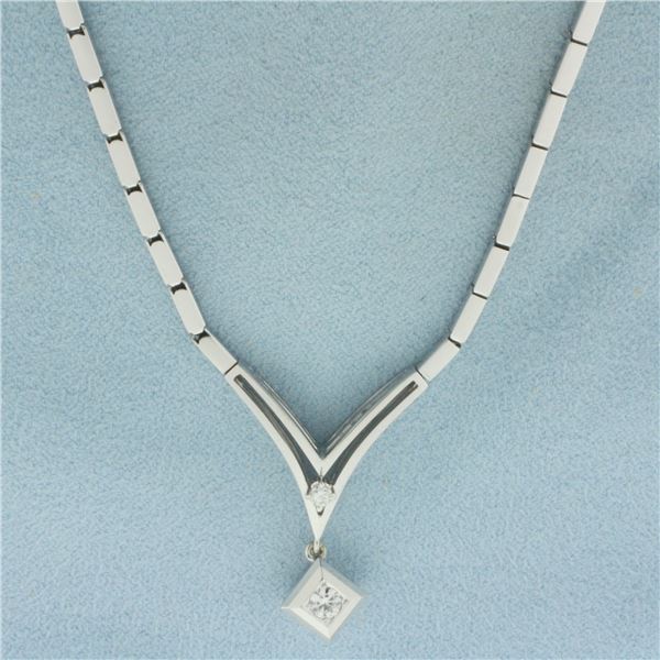 Diamond Dangle Necklasce in 14K White Gold